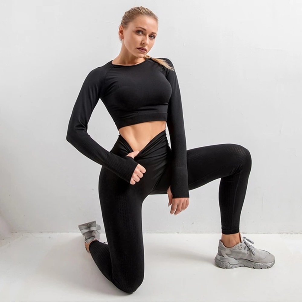 Black Sports Crop Top Long Sleeves - Picture 8 of 11